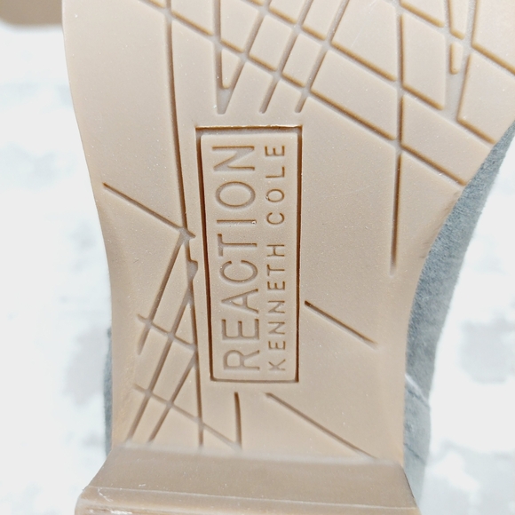 NEW Kenneth Cole Reaction Side Skip Gray Suede Low Heel Ankle Booties T383 - Picture 8 of 11